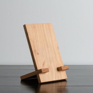 Elegant wooden mobile phone stand for desk use – universal fit by Woodlines